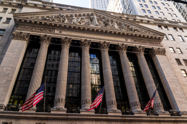 Fed: Σταθερά τα επιτόκια πριν από τις αμερικανικές κάλπες