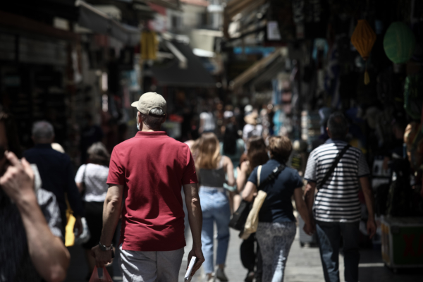 Όλο και πιο κοντά τα προνόμια για τους εμβολιασμένους - Το πόρισμα της Επιτροπής Βιοηθικής και το «γαλλικό μοντέλο»