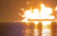 Ομάν: Δεξαμενόπλοιο χτυπήθηκε από βλήμα (βίντεο)