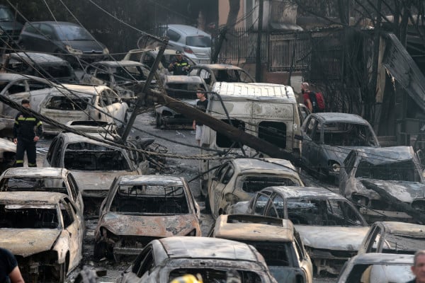 Τέσσερις πυρόπληκτοι πανεπιστημιακοί ζητούν να καταλογιστούν ποινικές ευθύνες για τη φονική φωτιά στο Μάτι