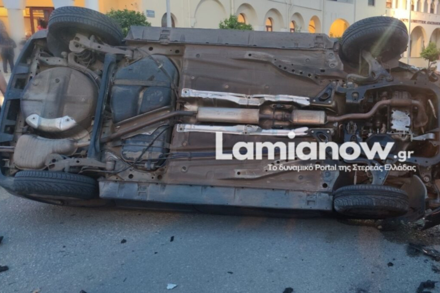 Τροχαίο ατύχημα στη Λαμία - Αυτοκίνητο συγκρούστηκε και αναποδογύρισε πάνω σε άλλο όχημα