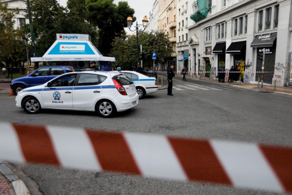 Πλημμύρισαν τη Θεσσαλονίκη με κολώνιες-«μαϊμού»