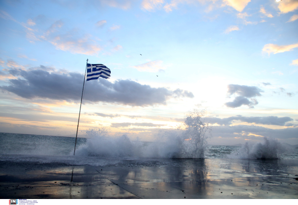 Καιρός σήμερα: Υψηλές θερμοκρασίες και άνεμοι έως επτά μποφόρ