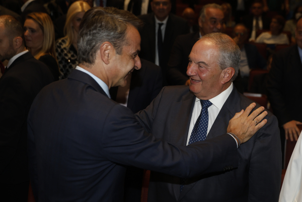 Το τηλεφώνημα Μητσοτάκη σε Καραμανλή για τα γενέθλιά του