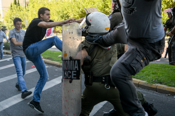 Έσπασε την κλείδα του ο αστυνομικός που δέχτηκε κλωτσιά από τον «καρατέκα» - Τι αναφέρει στην κατάθεσή του