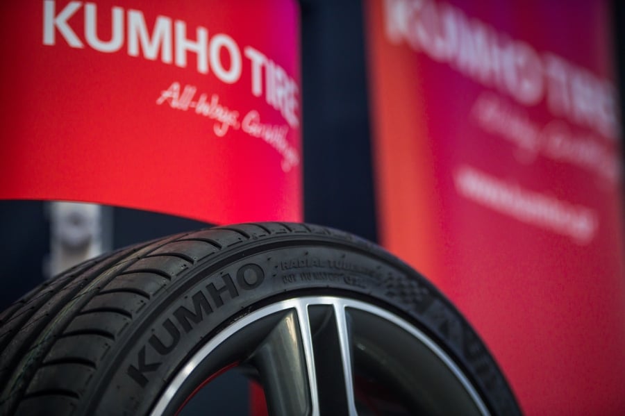 Το Kumho ECSTA PS71 EV κερδίζει το iF Design Award 2024