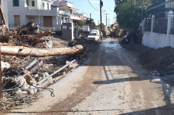 Ευθύμης Λέκκας: Οι πυρκαγιές του Ιουλίου «βούλιαξαν» την Κινέτα σήμερα - Τουλάχιστον πενήντα άνθρωποι ξεσπιτώθηκαν