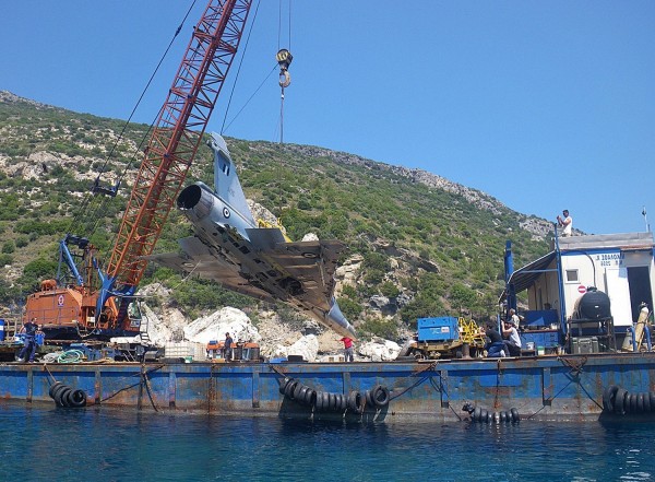 Aύριο ξεκινά η επιχείρηση ανέλκυσης των συντριμμιών του Mirage που συνετρίβη στο Αιγαίο