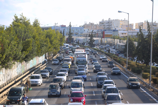 Κίνηση: Κυκλοφοριακό «έμφραγμα» μετά από τροχαίο στον Άγιο Στέφανο, μεγάλες καθυστερήσεις σε Κηφισό και Αττική Οδό