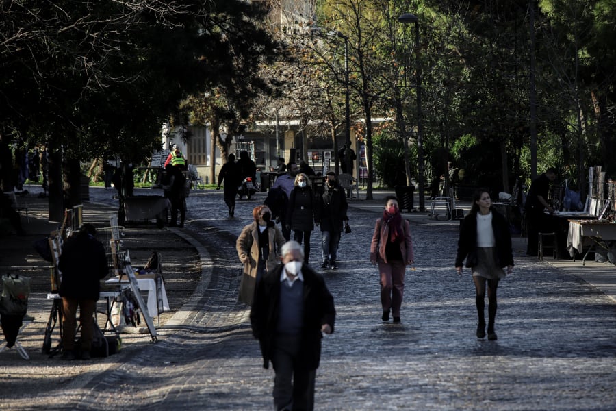 Σαρώνει η Όμικρον ανήμερα των Φώτων: Νέο σοκ με 33.716 νέα κρούσματα