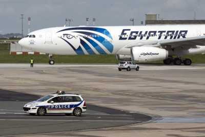 Καπνός και φωτιά μέσα στο αεροσκάφος της EgyptAir