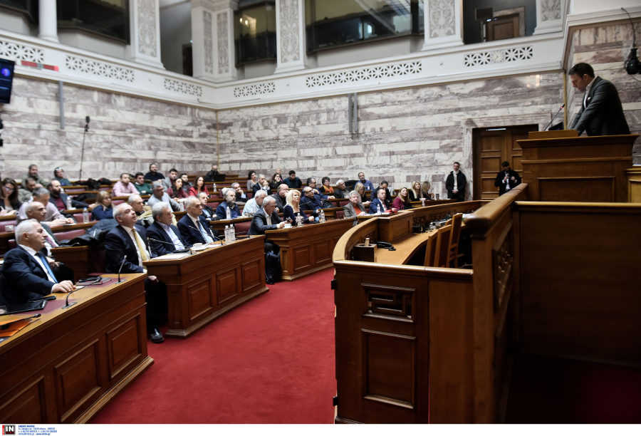 Απροθυμία και πιέσεις σε βουλευτές, το παρασκήνιο πίσω από την επίθεση Κασσελάκη για την Attica