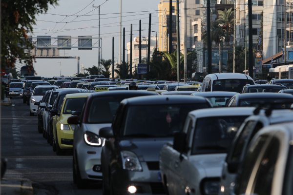 «Έχεις γράμμα» από την ΑΑΔΕ: Ερχεται... λογαριασμός για 75.000 ιδιοκτήτες ΙΧ που δεν πλήρωσαν τέλη κυκλοφορίας το 2016