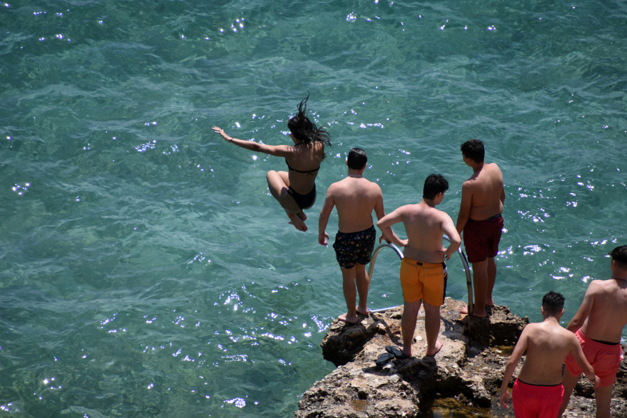 Πραγματικό καλοκαίρι μέσα στο Φθινόπωρο: Πότε ο υδράργυρος θα φτάσει τους 34 βαθμούς Κελσίου