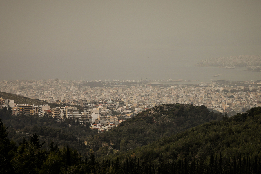 Με τοπικές βροχές και αφρικανική σκόνη ο καιρός σήμερα