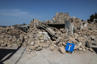 Κρήτη: Κουβέρτες... προ Χούντας στους σεισμόπληκτους στο Ηράκλειο (εικόνα)