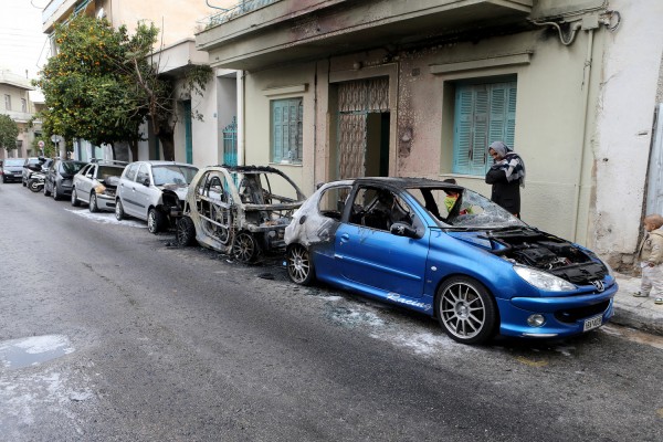 «Στάχτη» έγιναν τέσσερα οχήματα στην Πάτρα