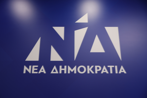 Συνέδριο με το... χέλι, όχι με τον προβληματισμό Δένδια!