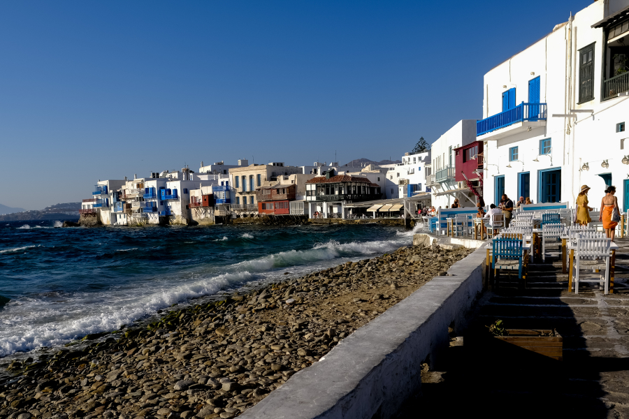 Το ΥΠΕΝ «παγώνει» την δόμηση σε περιοχές εκτός σχεδίου στην Μύκονο: Oι εξαιρέσεις