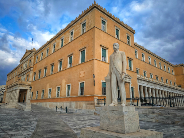 Η Βουλή «υιοθετεί» τα παιδιά των δύο πιλότων του μοιραίου Phantom