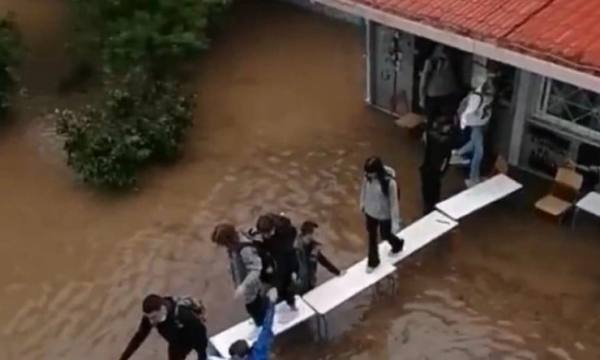 ΕΠΑΛ Νέας Φιλαδέλφειας: Οι δύσκολες στιγμές της κινηματογραφικής διάσωσης πάνω από θρανία - «Κάποιοι έπαθαν κρίσεις πανικού»