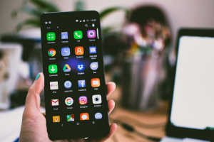 Voucher έως 70 ευρώ για smartphone: Ποιοι είναι οι δικαιούχοι