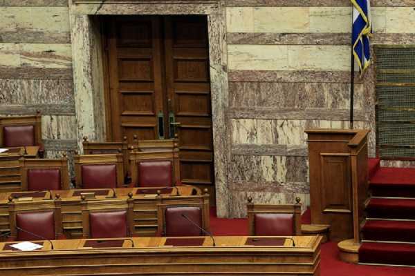 Κι όμως «λεφτά υπάρχουν» για τα κόμματα