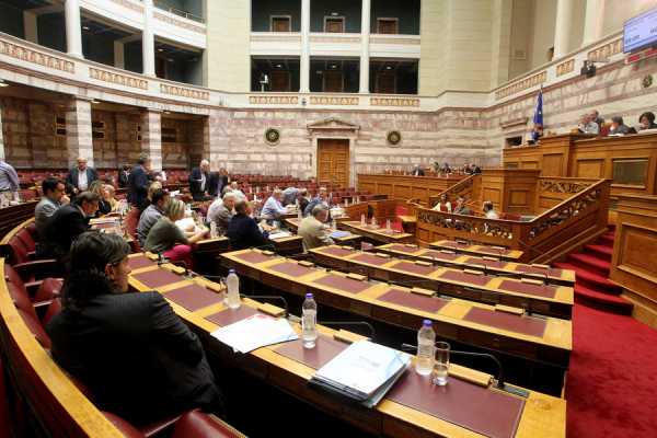 «Όχι» στην άρση ασυλίας για Σταθάκη - Πολάκη