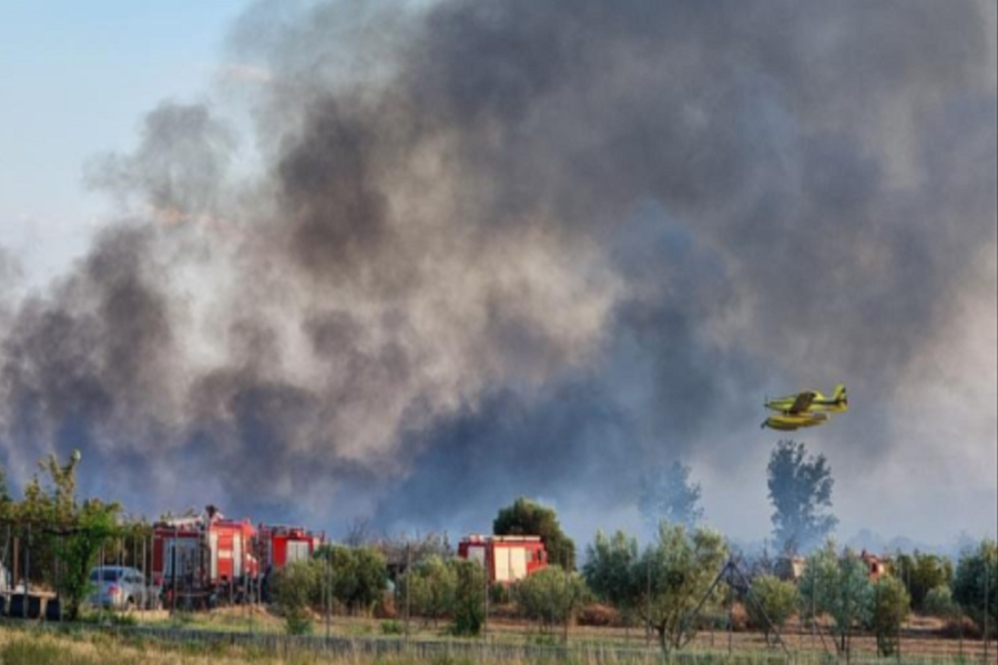 Φωτιά στην Ξάνθη: Μήνυμα από το 112, «κλείστε πόρτες και παράθυρα»