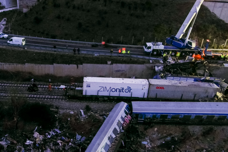 Τέμπη: Τρία νέα παιδιά δίνουν μάχη για την ζωή τους, ποια είναι η κατάσταση της υγείας τους