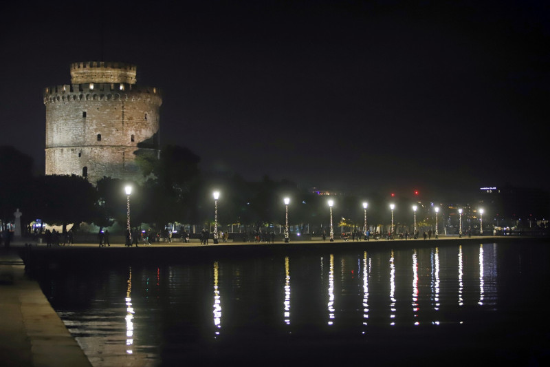 Στο κόκκινο βάζουν οι επιδημιολόγοι τη Θεσσαλονίκη, όλη η Αχαΐα σε μοβ συναγερμό