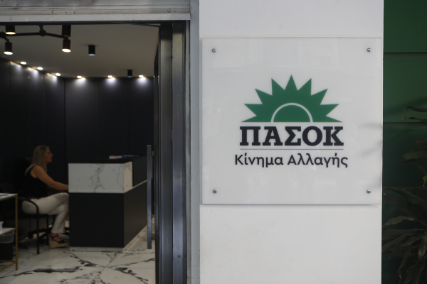 Κινδυνεύουν τα «ήρεμα νερά» στο ΠΑΣΟΚ; -Τι δείχνουν οι αντιδράσεις μετά το άρθρο Δούκα