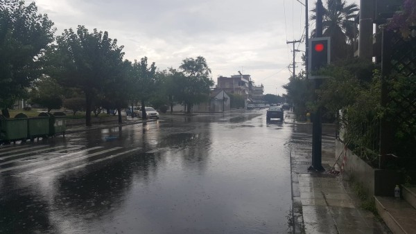 Άνοιξαν οι ουρανοί στη Μαγνησία: Πλημμύρισαν σπίτια στα Κανάλια - Εγκλωβίστηκε ζευγάρι σε αυτοκίνητο (pics)