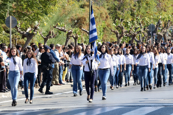 Καιρός 28η Οκτωβρίου: Παρελάσεις με ήλιο και υψηλές θερμοκρασίες