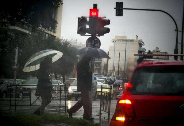 Καιρός: Έρχονται καταιγίδες και ισχυροί άνεμοι με πτώση της θερμοκρασίας