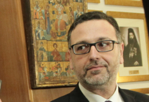 Πρώτα η τήρηση, μετά η αναθεώρηση του Συντάγματος