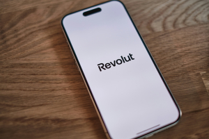 Πλήρη τραπεζική άδεια στη Γαλλία έλαβε η Revolut