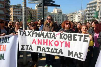 Οι περικοπές στις συντάξεις και τα εργασιακά βγάζουν ξανά στους δρόμους τα συνδικάτα