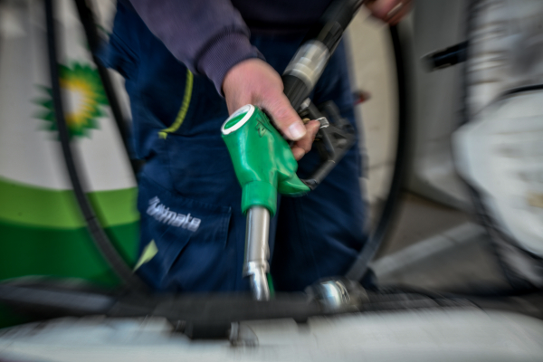 Παρά το fuel pass σπάνε ρεκόρ οι τιμές σε βενζίνη και πετρέλαιο, πού ξεπέρασαν τα 2,60 ευρώ ανά λίτρο (βίντεο)