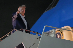 Τραμπ: Τα πλοία αρχίζουν να κινούνται, πολλά φορτωμένα με πετρέλαιο