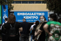 Πρόσωπα με επιρροή και... πόρτα - πόρτα για να πειστούν οι ανεμβολίαστοι στις τοπικές κοινωνίες