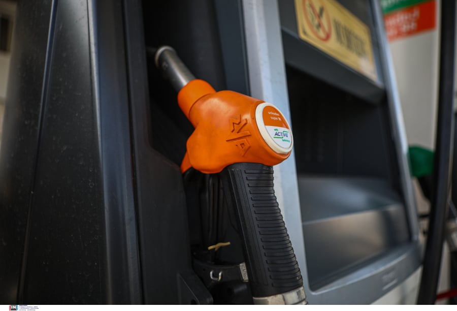 Fuel pass ήταν και πάει: Η κυβέρνηση βάζει το επίδομα καυσίμων στο... χρονοντούλαπο