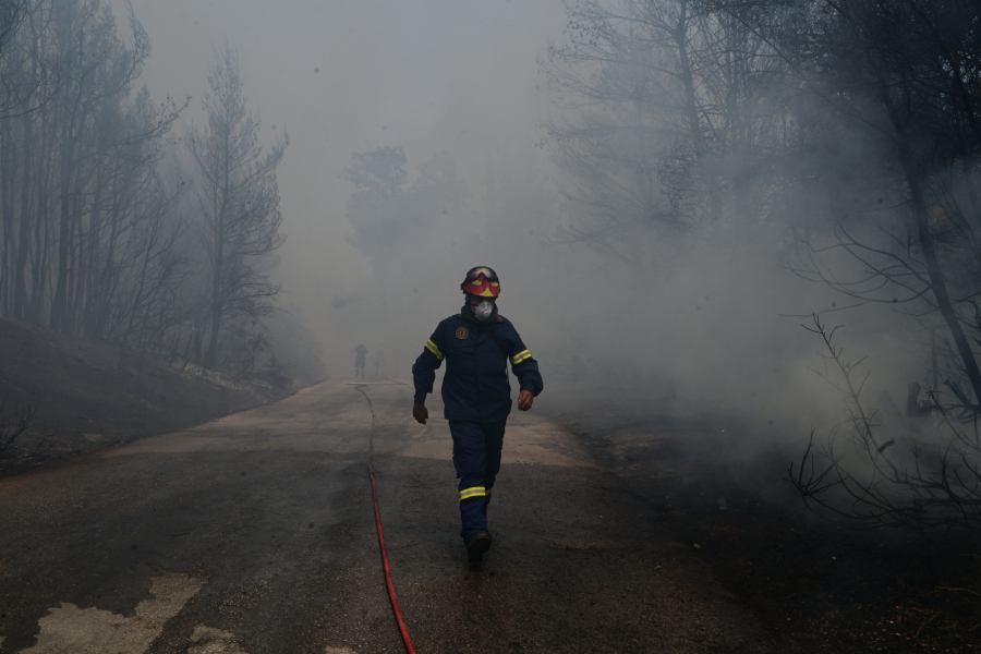 Κυκλοφοριακές ρυθμίσεις λόγω της φωτιάς στην Άνω Γλυφάδα