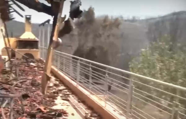 Ανυπολόγιστες οι ζημιές από τη φωτιά στην Αχαΐα: Κάηκαν ζώα, σπίτια, αποθήκες - Δείτε βίντεο