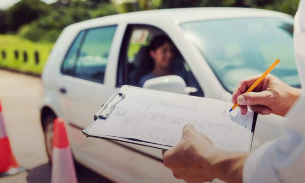 Αυτές είναι οι αλλαγές στα διπλώματα οδήγησης – Τι θα ισχύει για όσους είναι 74 ετών