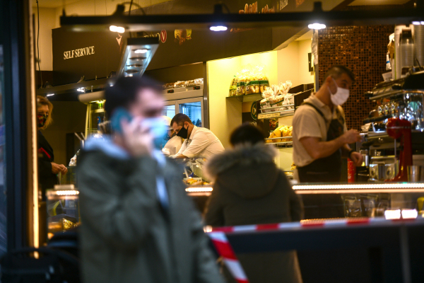 Take away: Τι ισχύει με πιστοποιητικά εμβολιασμού, νόσησης και rapid test