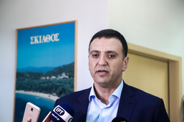 Κικίλιας προ και μετά.... καραντίνας: Το νέο μαλλί μετά από 40 μέρες με κλειστά κομμωτήρια (pic)