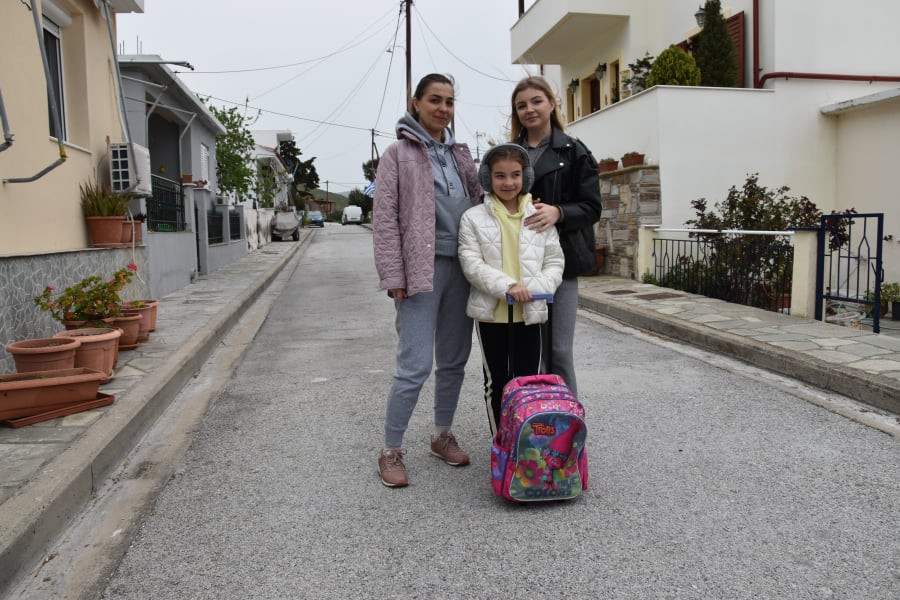 Τρεις πρόσφυγες από την Ουκρανία βρήκαν... αγκαλιά στον Άη Στράτη όπου έκαναν για χρόνια διακοπές