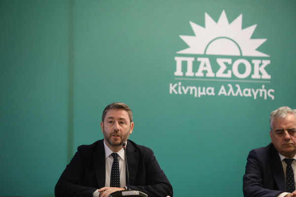 Το ΠΑΣΟΚ ...τσακώνεται μόνο του!