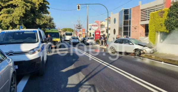 Σοβαρό τροχαίο στην Πάτρα: Συγκρούστηκαν ΙΧ στην παλαιά εθνική οδό, τρία άτομα στο νοσοκομείο